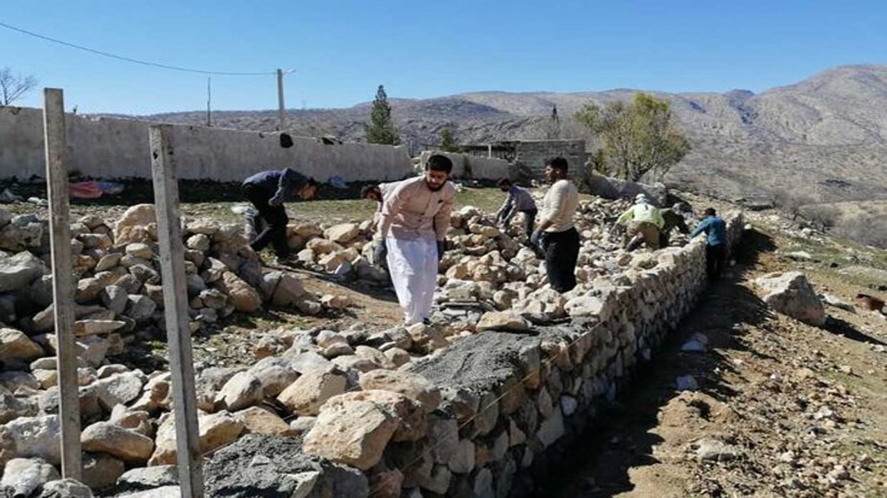 ارائه خدمات گروه جهادی شهید نواب در روستای گرگنا کازرون