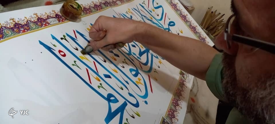 خلق اثر خوشنویسی با ناخن انگشت