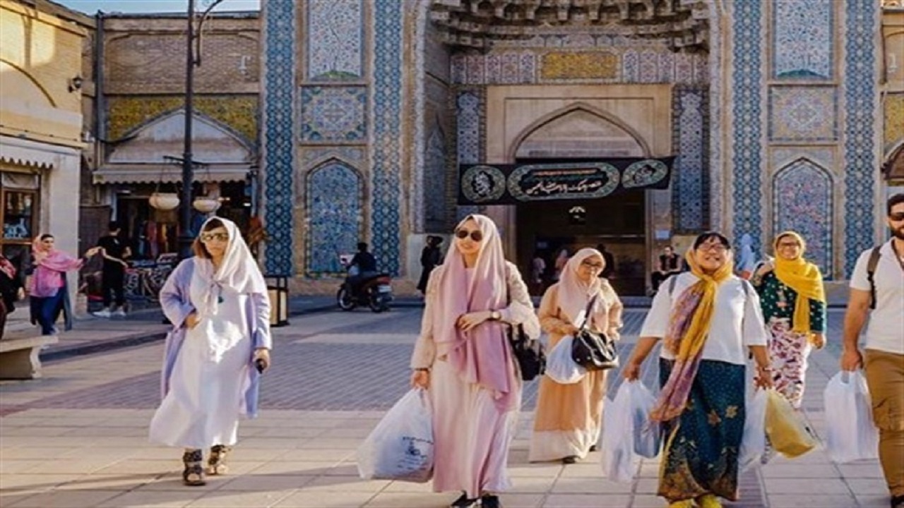 ۷ نکته کلیدی درباره نحوه رفتار با گردشگران خارجی در ایران