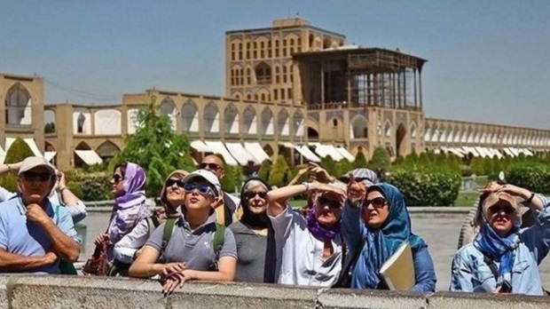  با همه گردشگران فارغ از ملیت و نژاد آن&zwnj;ها برخورد محترمانه داشته باشیم: 