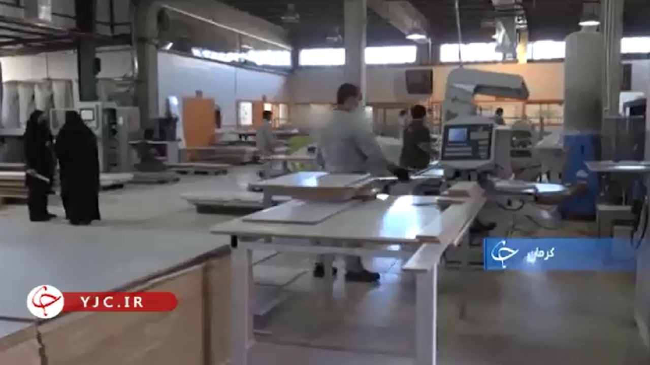 کارگاهی که با یک اره برقی کوچک آغاز بکار کرد+فیلم