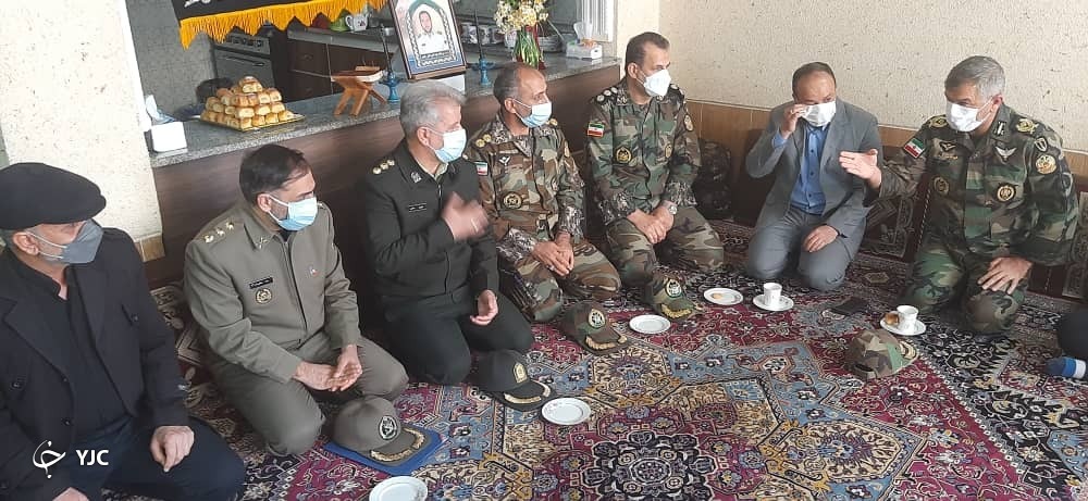 دیدار امیر رضایی با خانواده شهید رنجبر + تصاویر