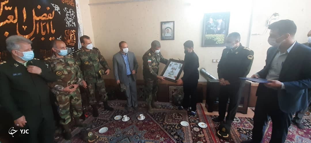 دیدار امیر رضایی با خانواده شهید رنجبر