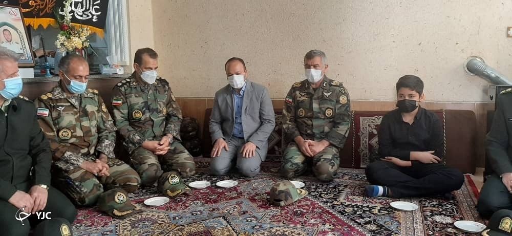 دیدار امیر رضایی با خانواده شهید رنجبر