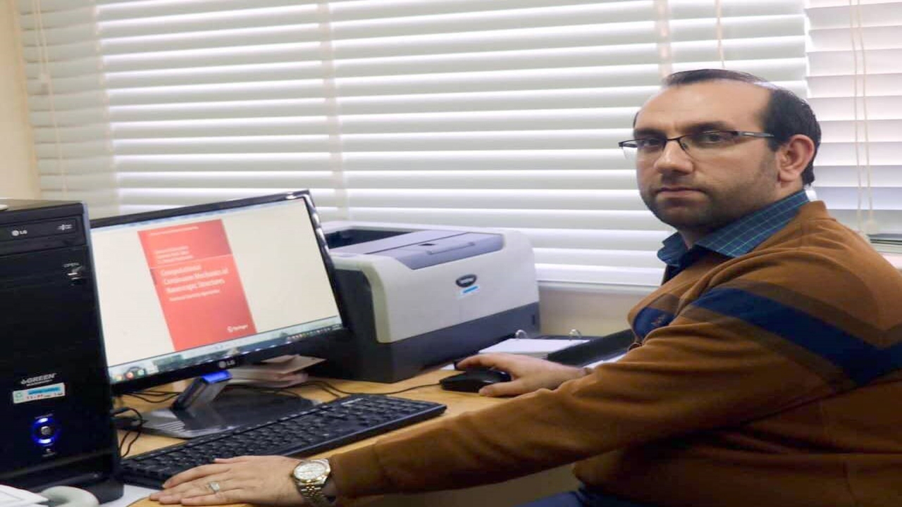 اعطای جایزه بهترین کتاب علمی کامستک به محقق ایرانی