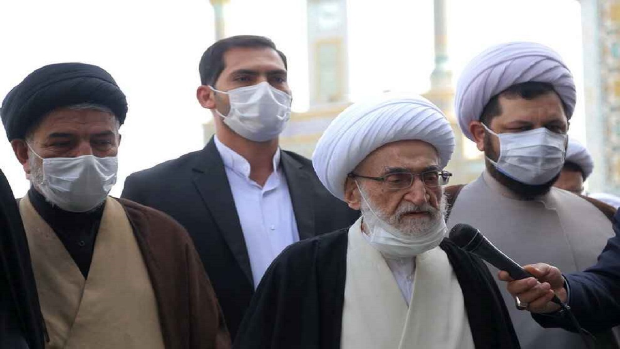 اقامه نماز بر پیکر سردار مهدوی‌نژاد توسط آیت‌الله نوری همدانی در قم