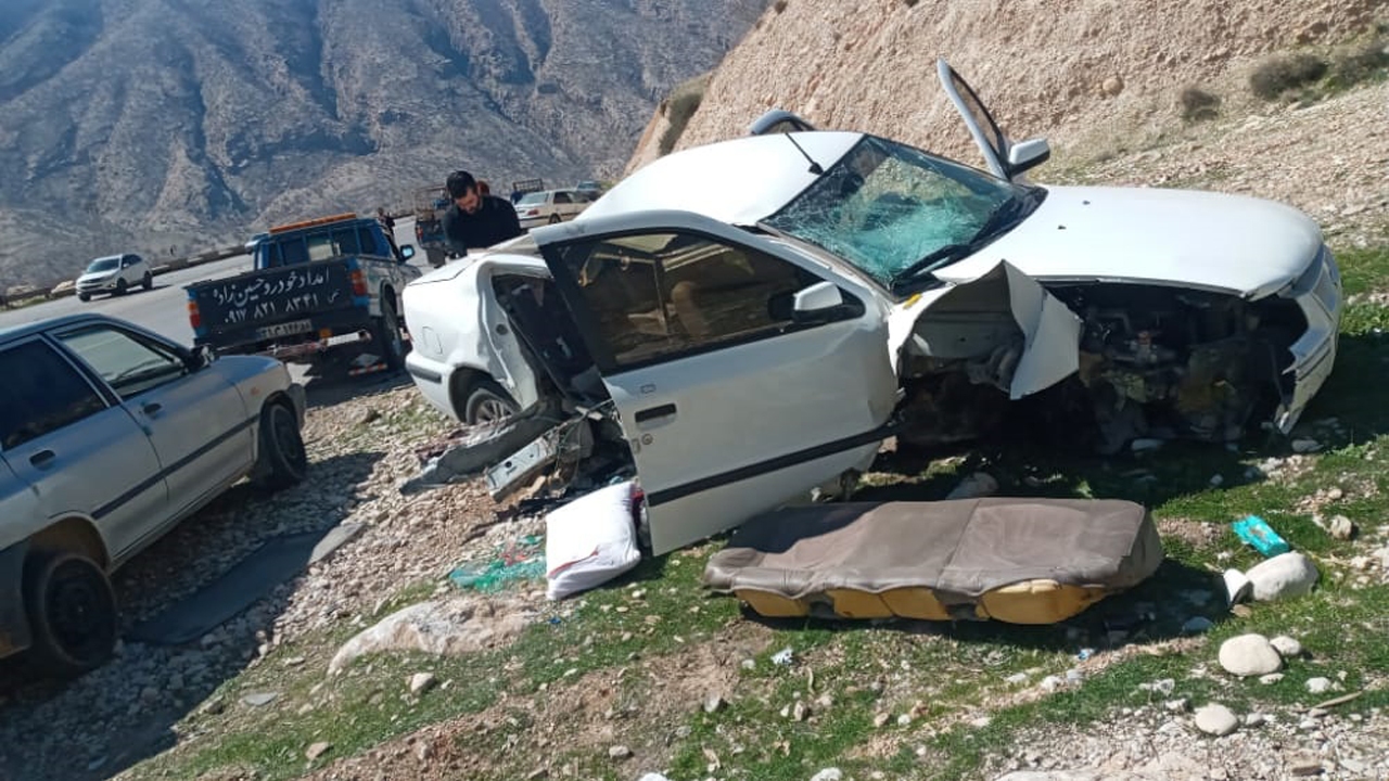 واژگونی خودروی سمند در تنگ ابوالحیات