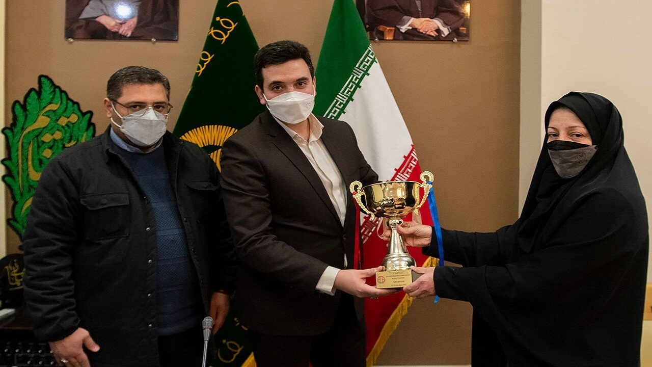 اهدای مدال‌های قهرمان کرمانشاهی به موزه آستان قدس رضوی