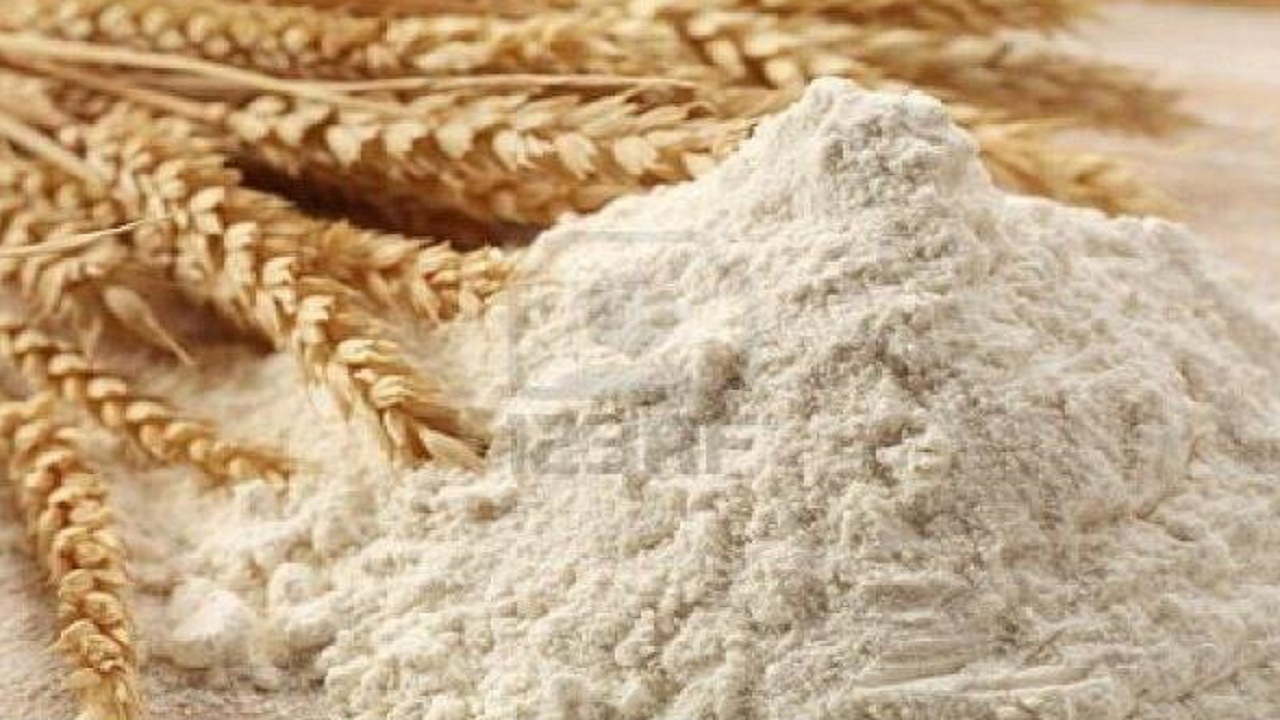 توزیع آرد بین دامداران جنگل نشین کلاردشت