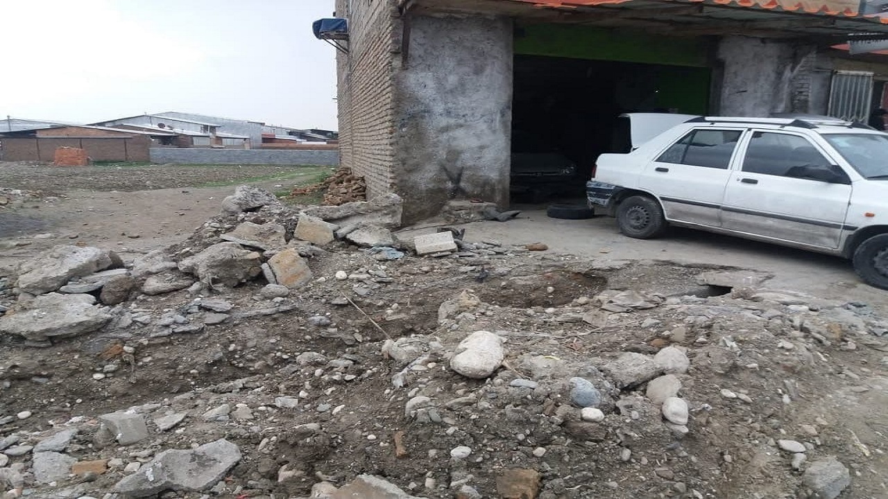گلایه اهالی زنگیان از رها شدن بهسازی آسفالت معابر + تصاویر