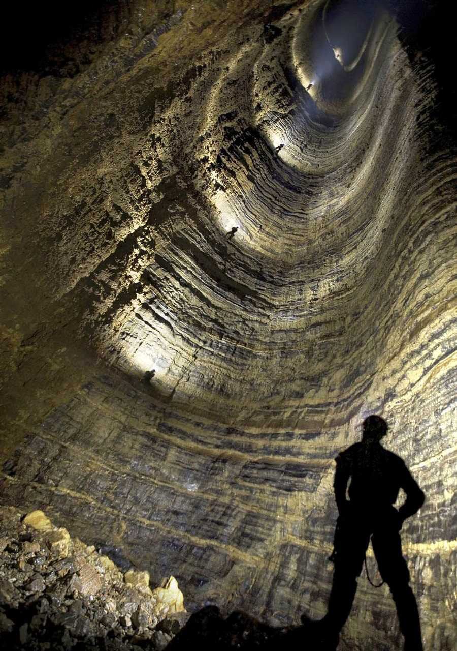 نمایی از غار قاتل در کرمانشاه