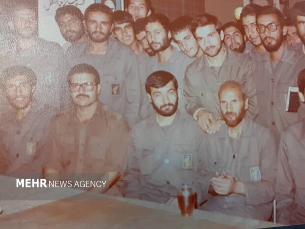 سال ۱۳۶۱ در ستاد منطقه ۶ به همراه محسن رضایی فرمانده وقت سپاه پاسداران