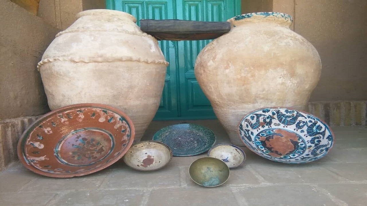 اهدای ۷۱ قلم اشیای قدیمی و تاریخی به خانه کُرد سنندج