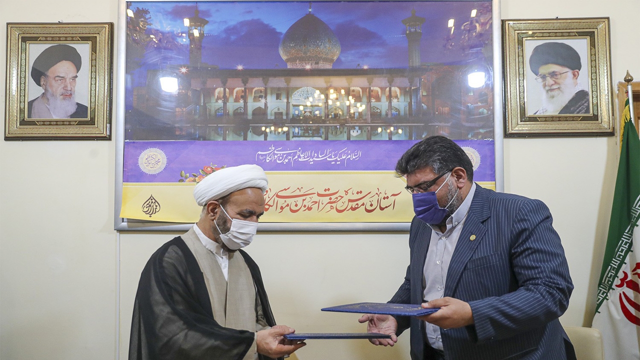 مبادله تفاهمنامه بین حرم شاهچراغ و مرکز وکلای فارس