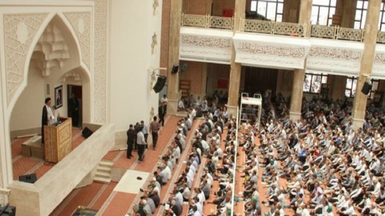 رعایت اخلاق و حرمت مسلمانان بر اهل قلم واجب است