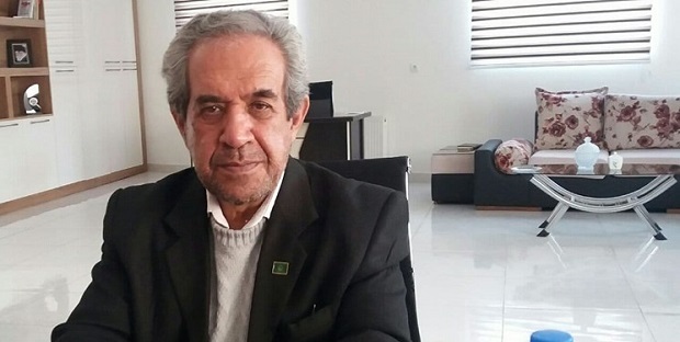 یک ابلاغ کلی بود برای همه آن&zwnj;هایی که می&zwnj;خواستند در ارتش استخدام شوند. وقتی کریم فکری در سال ۱۳۴۴ و در سن ۱۸ سالگی با علم به این موضوع وارد ارتش شاهنشاهی شد فکر نمی&zwnj;کرد روز&zwnj;هایی از راه می&zwnj;رسد که مدارا کردن با مردم انقلابی و همراهی با آنان باعث می&zwnj;شود وارد سیاست شده و این موضوع را به فراموشی می&zwnj;سپارد.