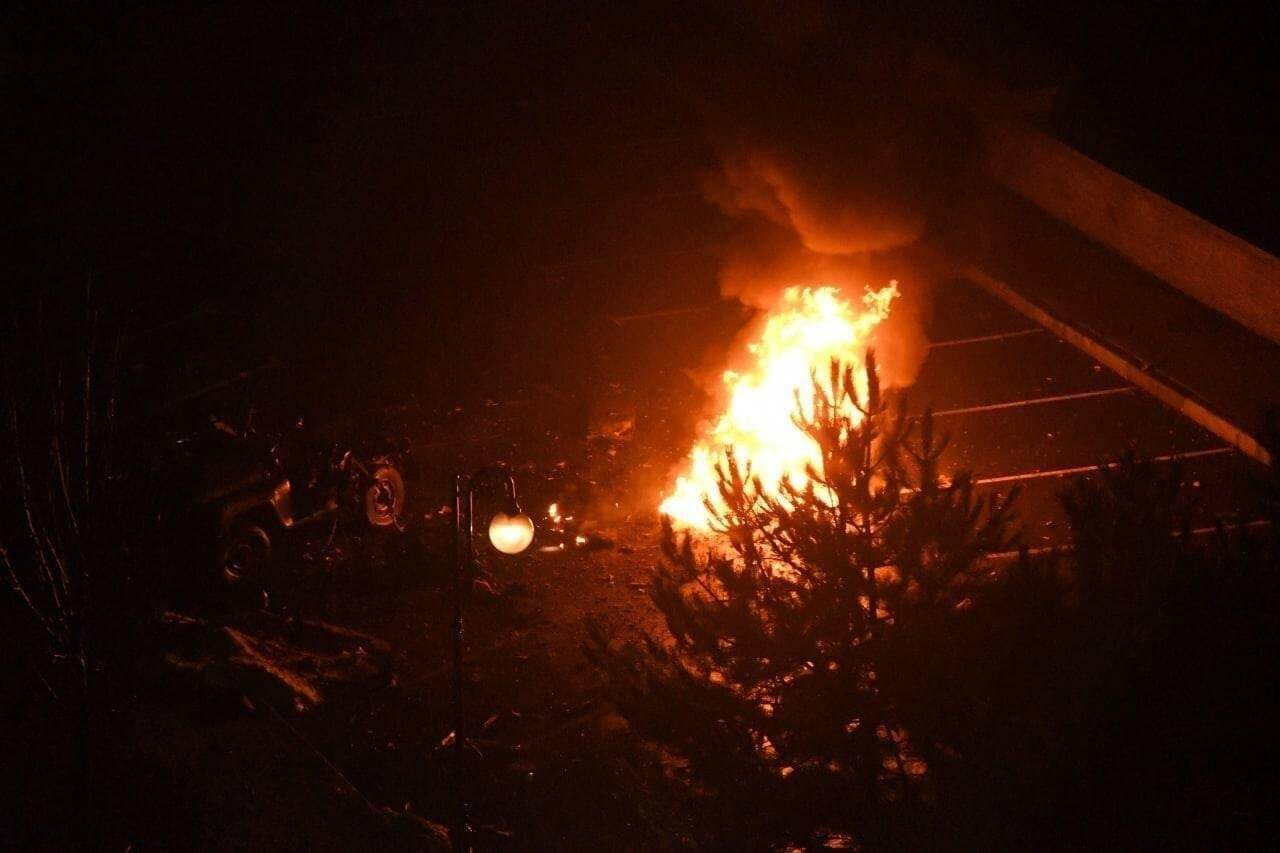 وقوع انفجار خودروی بمب&zwnj;گذاری شده در نزدیکی یک مقر دولتی در جمهوری خلق دونتسک در شرق اوکراین 01