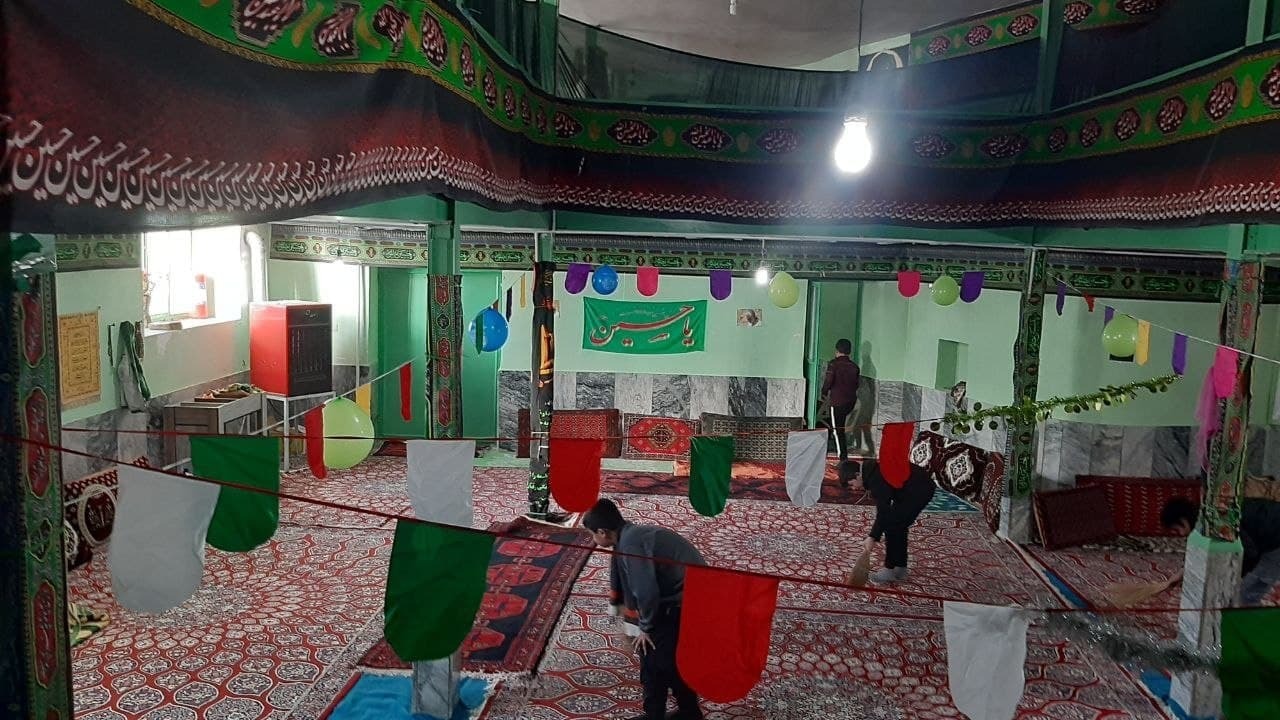 آذین بندی مساجد روستای توآباد به مناسبت میلاد حضرت فاطمه(س) + تصاویر