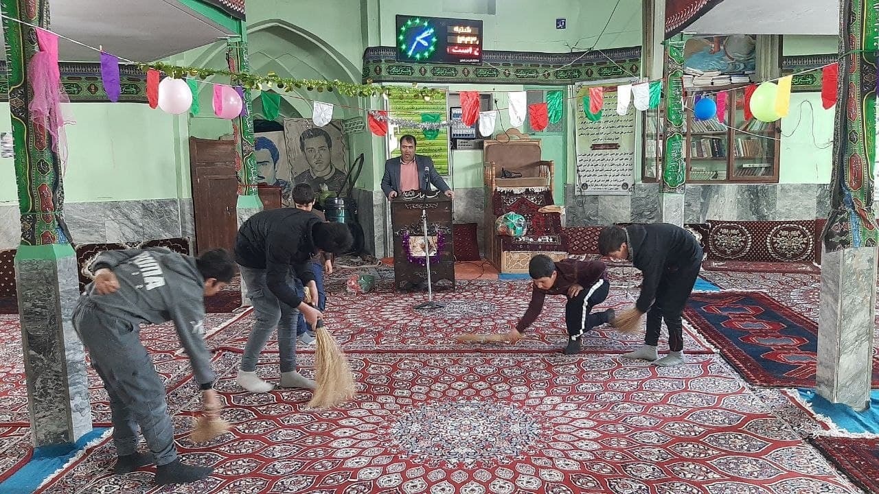 آذین بندی مساجد روستای توآباد به مناسبت میلاد حضرت فاطمه(س) + تصاویر