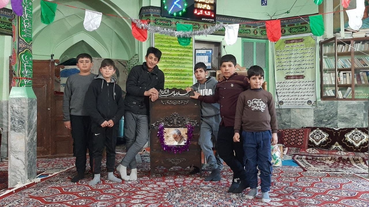 آذین بندی مساجد روستای توآباد به مناسبت میلاد حضرت فاطمه(س) + تصاویر