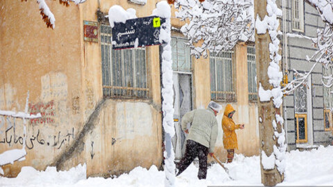 بازگشایی راه‌های مسدود ۱۱ روستای فریدون‌شهر