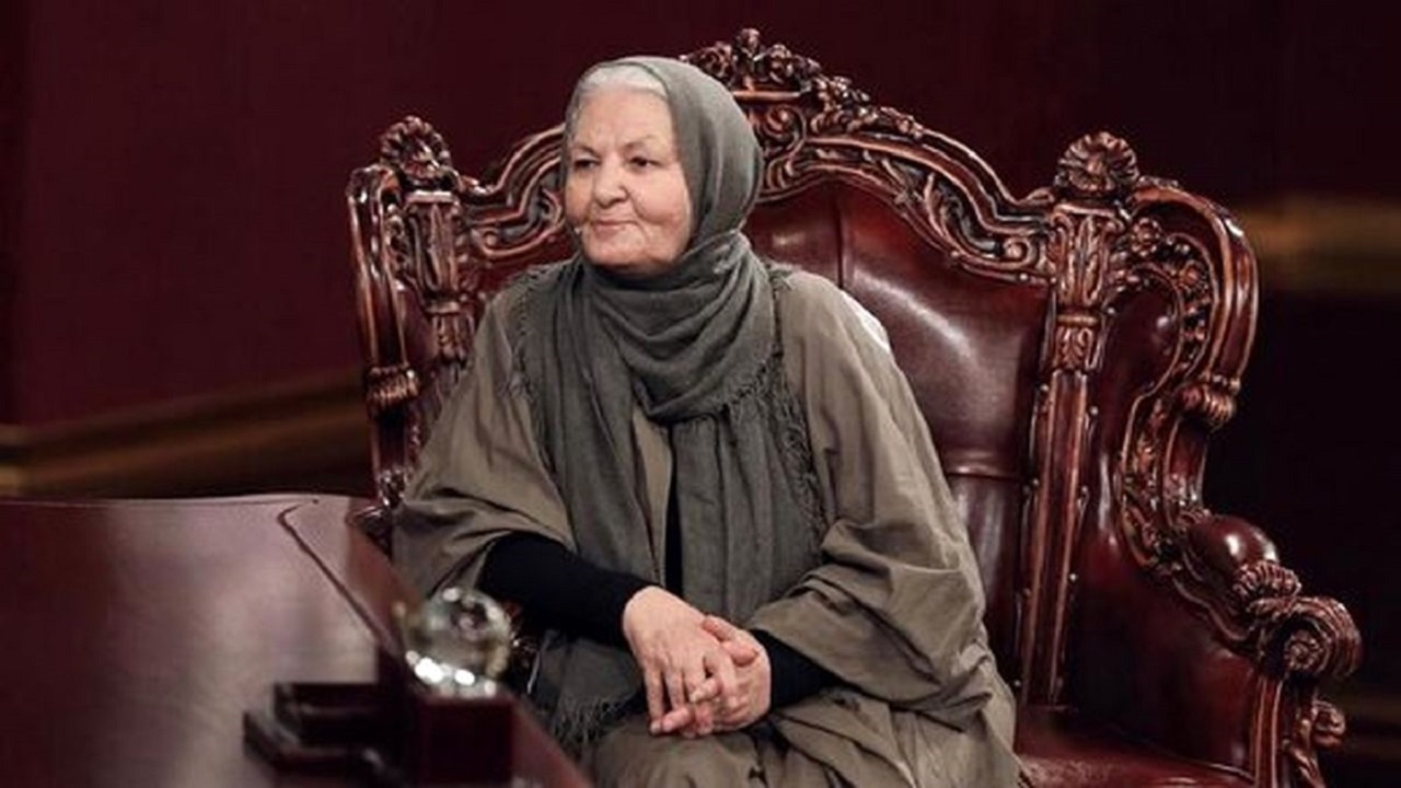 خاطره‌ی مینا جعفر زاده از همکاری‌اش با اکبر عبدی + فیلم