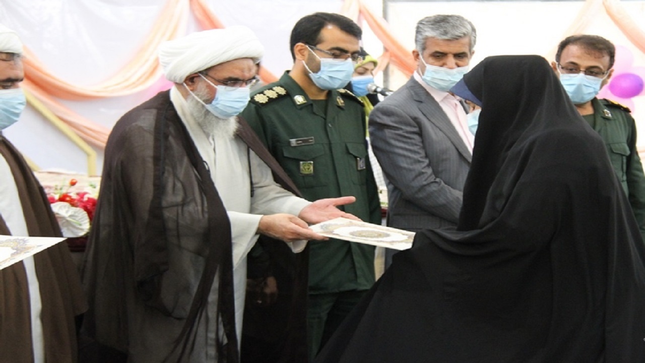 استکبار به فکر کمرنگ کردن نقش مادر و همسر در خانواده است