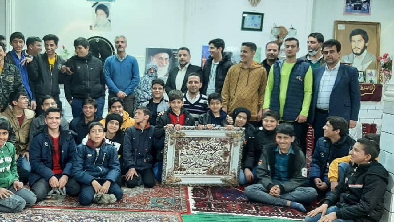 دانش آموزان دبیرستان شهید متولی به عیادت مادر رفتند
