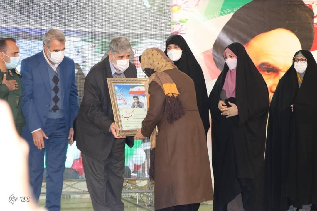 تجلیل از مادران و همسران شهدا در شیراز + عکس