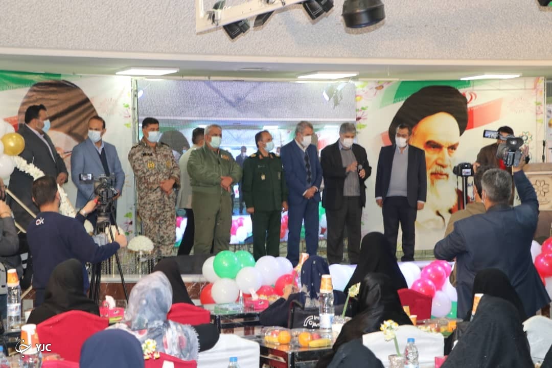 تجلیل از مادران و همسران شهدا در شیراز + عکس