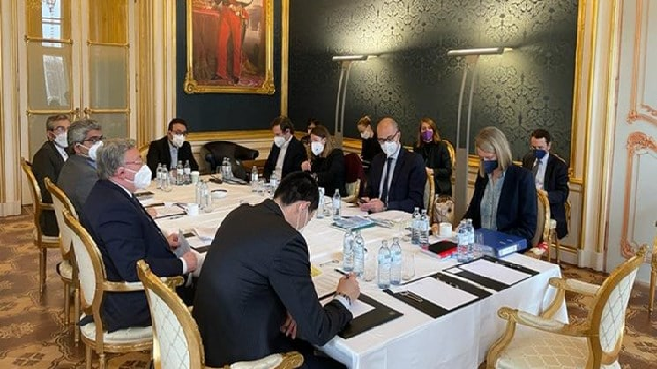 اولیانوف: تهیه پیش‌نویس سند پایانی مذاکرات وین ادامه دارد