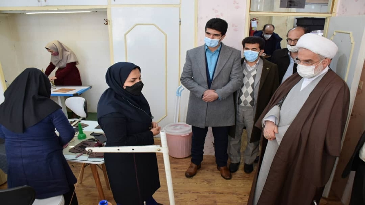 بانوان محور اصلی تولید صنایع‌دستی در کردستان هستند