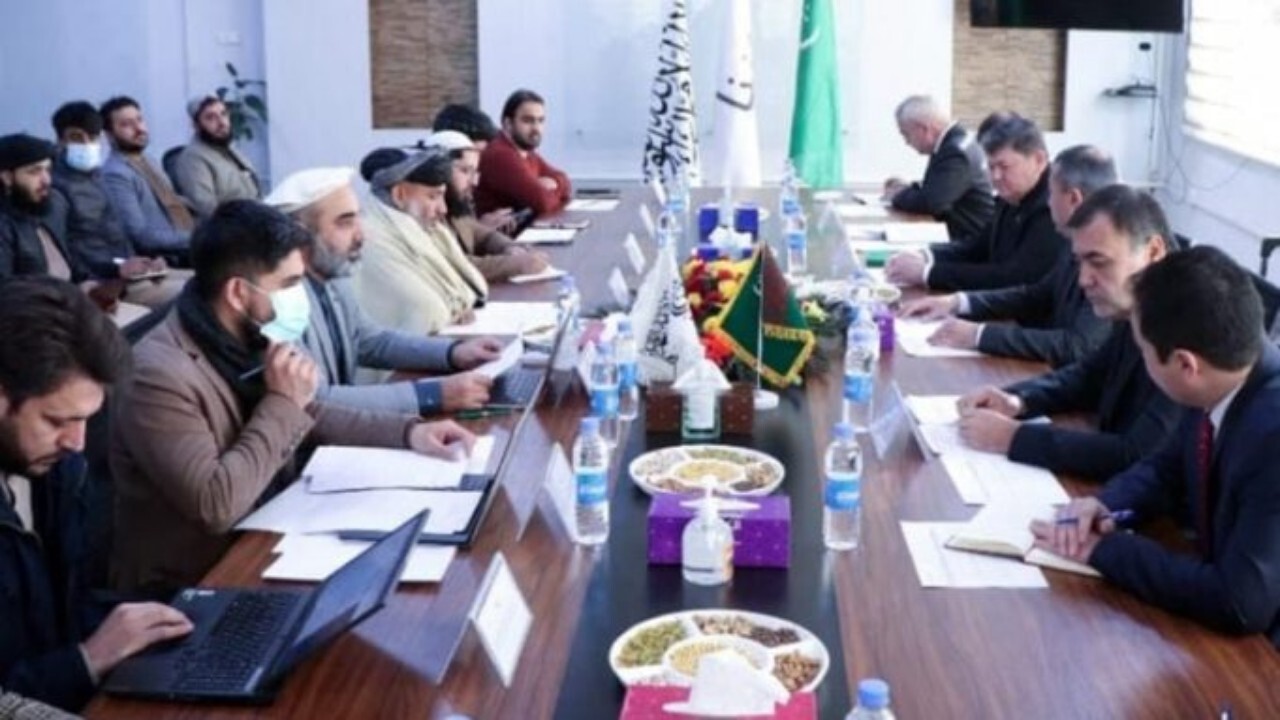 هیأت ترکمنستانی برای رایزنی درباره صادرات برق به افغانستان می‌رود