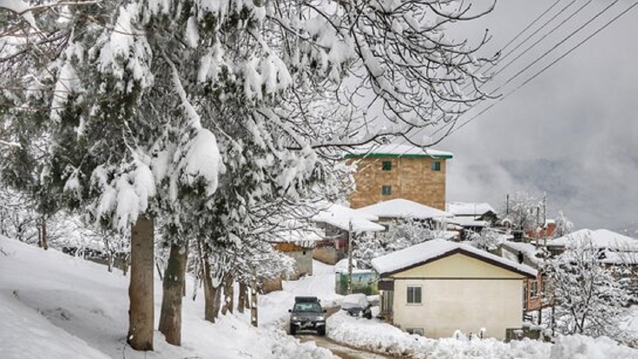 کولاک برف و وزش باد شدید غرب و شرق اصفهان را فرامی‌گیرد