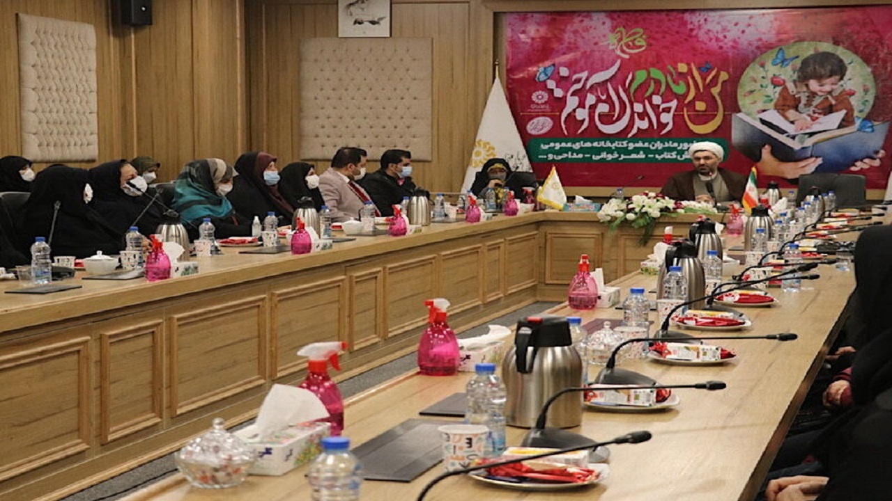 کتابخوانی را باید مادران ترویج کنند