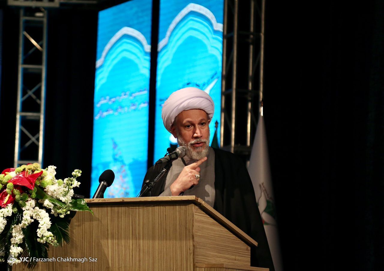 اختتامیه کنگره شعر ایثار و زنان عاشورایی در شیراز اختتامیه کنگره شعر ایثار و زنان عاشورایی در شیراز