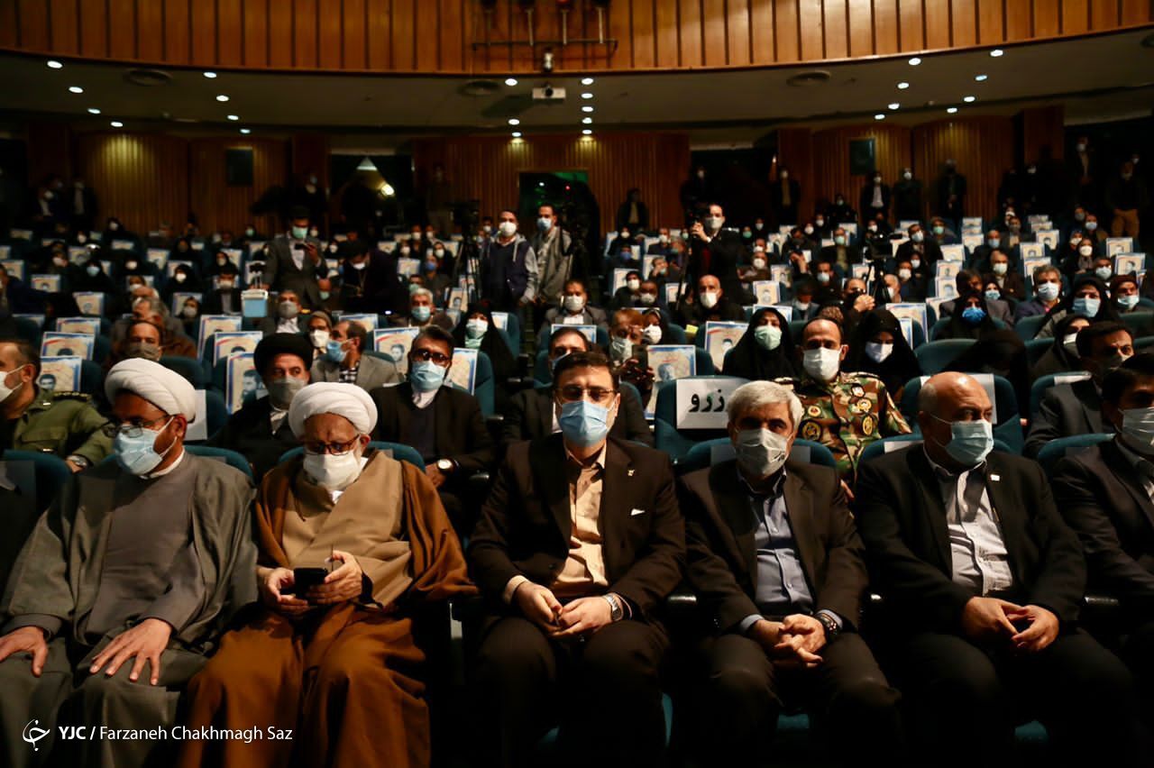 اختتامیه کنگره شعر ایثار و زنان عاشورایی در شیراز اختتامیه کنگره شعر ایثار و زنان عاشورایی در شیراز