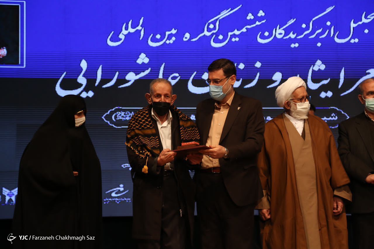 اختتامیه کنگره شعر ایثار و زنان عاشورایی در شیراز اختتامیه کنگره شعر ایثار و زنان عاشورایی در شیراز
