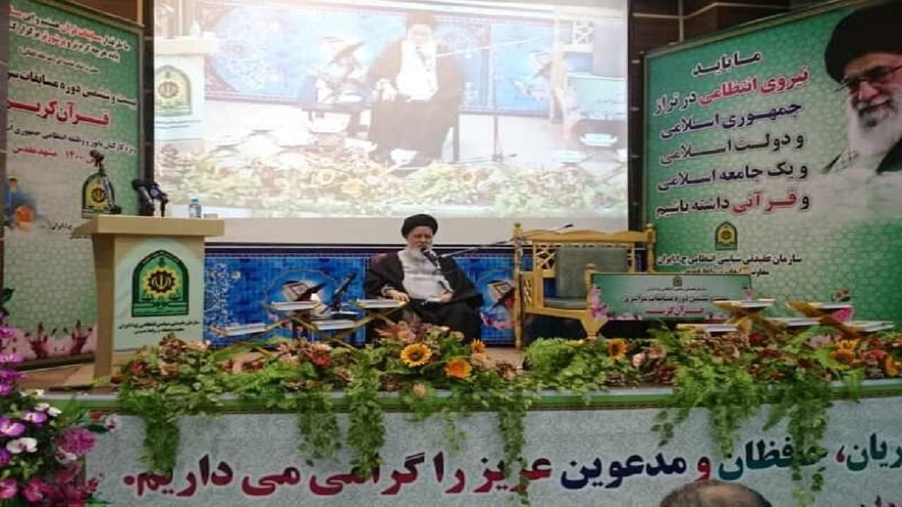 نیروی انتظامی باید متجاوزان به اندیشه انقلابی را رصد کند