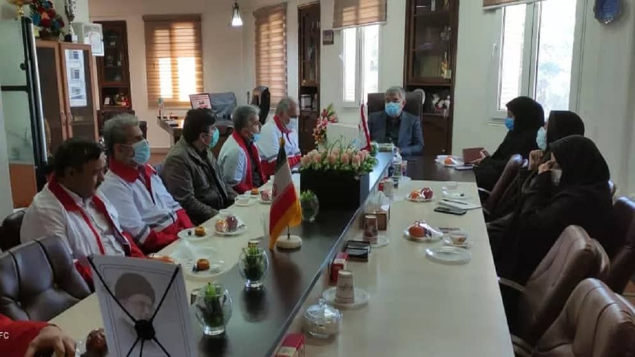 حضور مدیران در کنار مردم آسیب دیده از سیل باعث دلگرمی و آرامش آنان شد