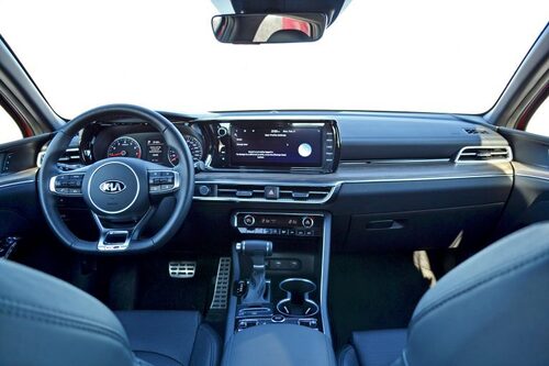 مقایسه تویوتا کمری AWD با کیا K5 AWD