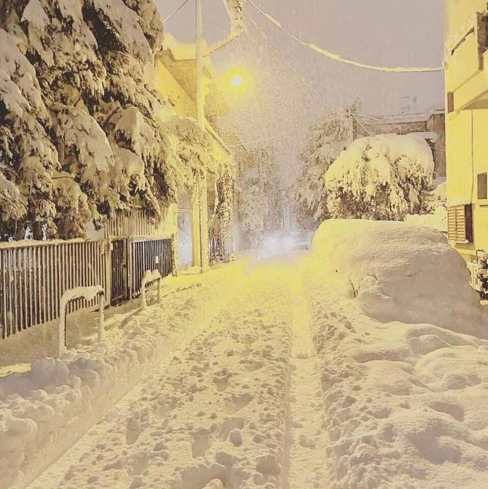 برف  یونان