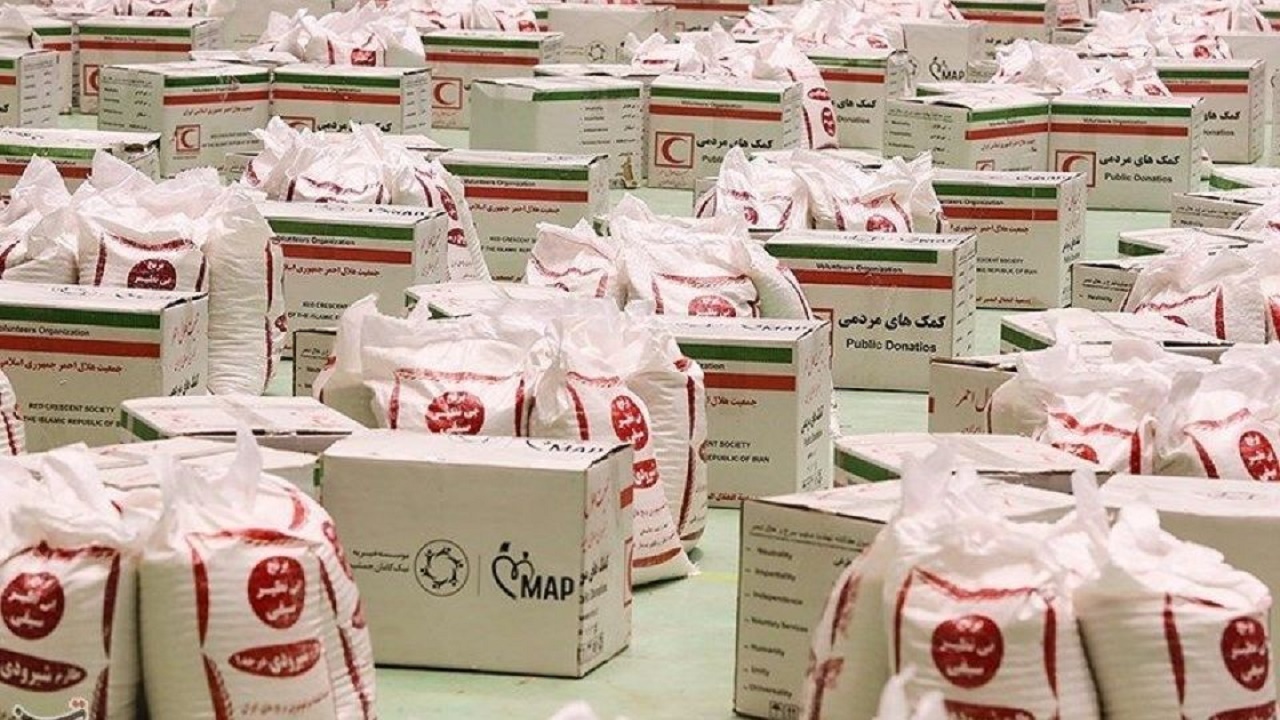 ۱۲۰۰ سبد غذایی بین اقشار کم برخوردار شهرستان هیرمند توزیع شد