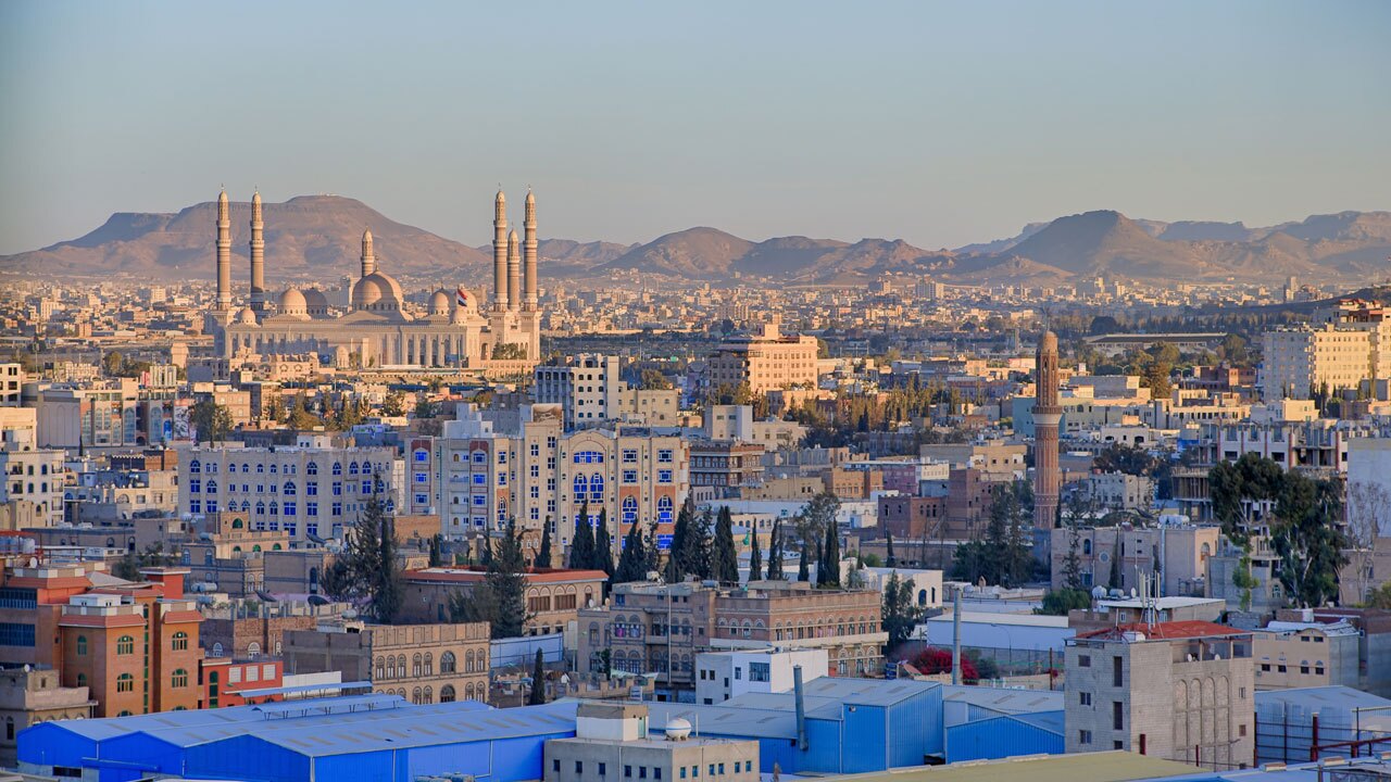 بمباران صنعاء توسط جنگنده‌های سعودی + فیلم