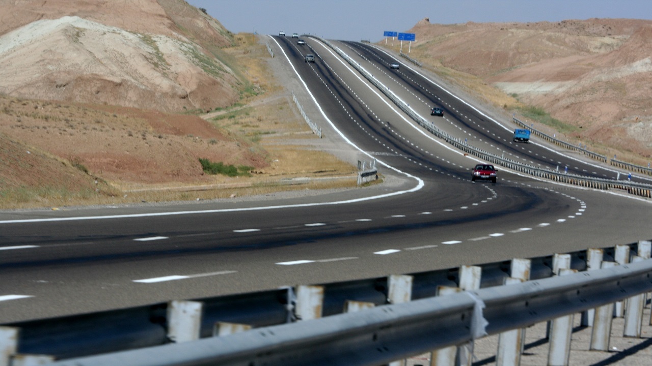 اختصاص ۵ هزار تن قیر برای تکمیل راه‌های آذربایجان‌غربی