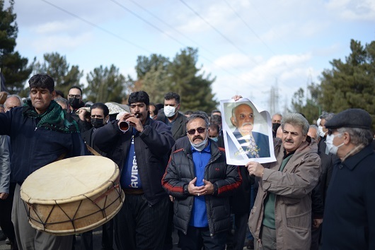 حضور اهالی فرهنگ و هنر در مراسم خاکسپاری &laquo;پرتو کرمانشاهی&raquo;