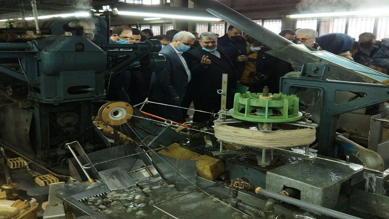 بازدید وزیر صمت از کارخانه شرکت ابریشم صومعه‌سرا