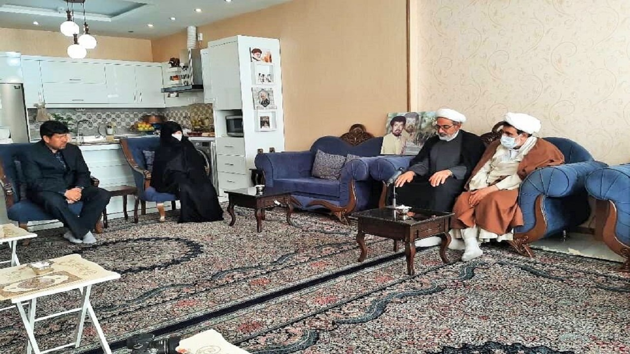دیدار رئیس سازمان قضایی نیرو‌های مسلح با خانواده یکی از شهدا در مشهد