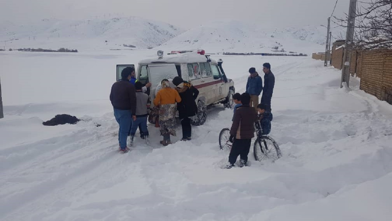 بازگشایی محور‌های روستایی و امداد رسانی