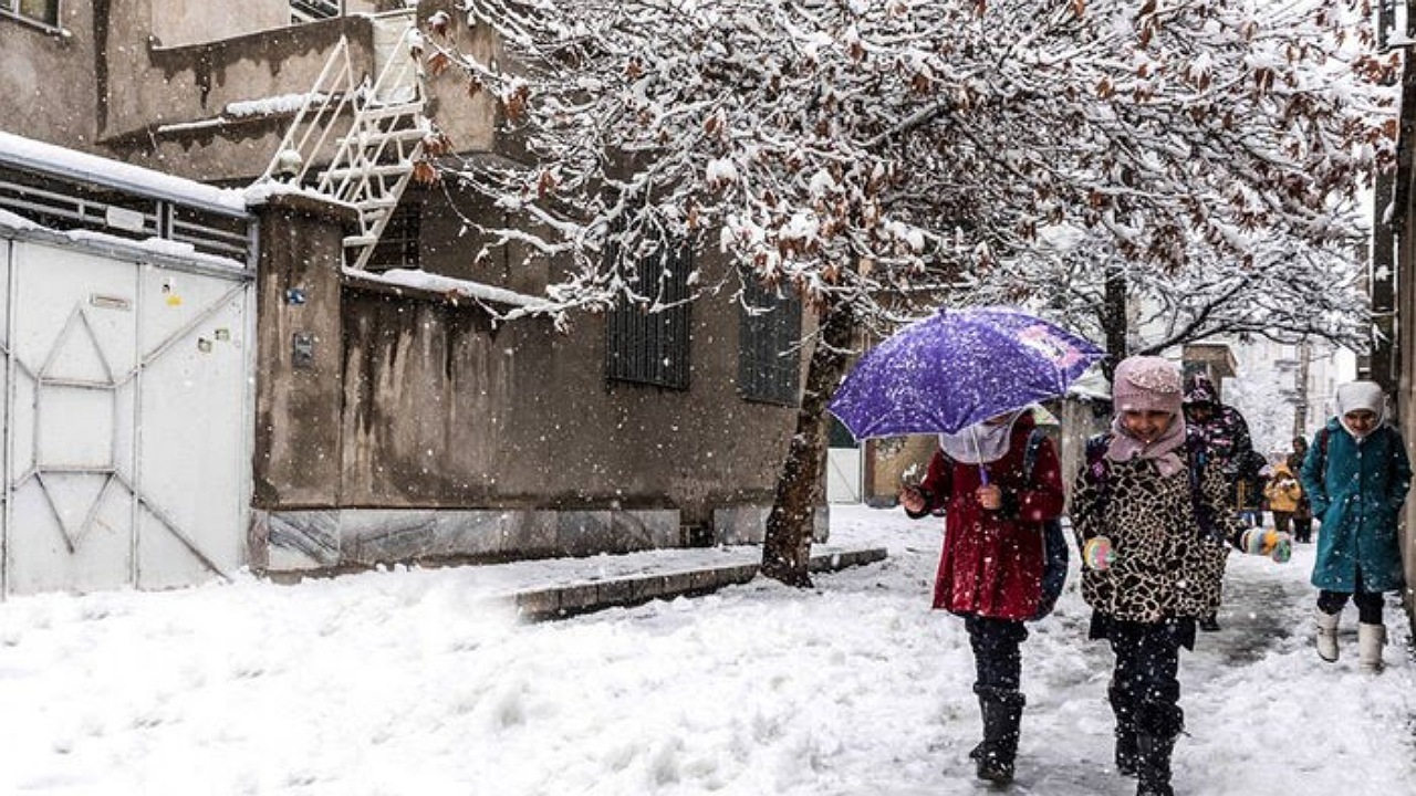 تعطیلی مدارس قوچان به دلیل برودت هوا و بارش برف